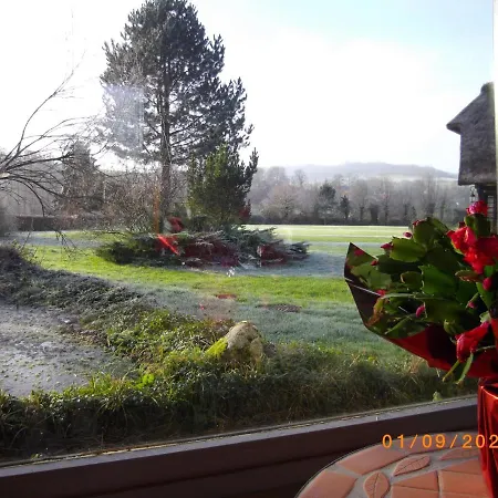 Les 2 Chaumieres Avec Piscine Holiday home Epinay