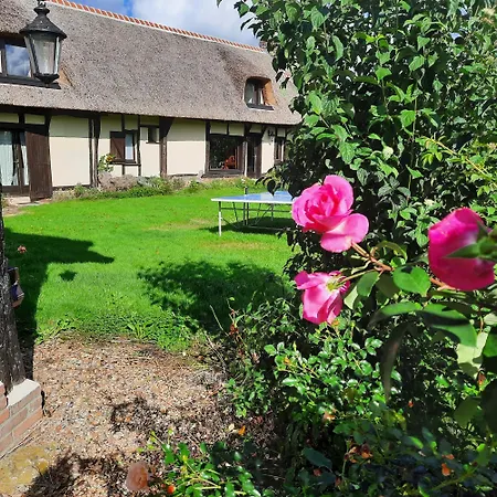 Les 2 Chaumieres Avec Piscine Holiday home Epinay