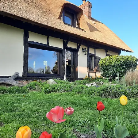 Prázdninový dům Les 2 Chaumieres Avec Piscine Epinay