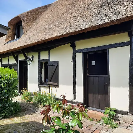 Prázdninový dům Les 2 Chaumieres Avec Piscine Epinay