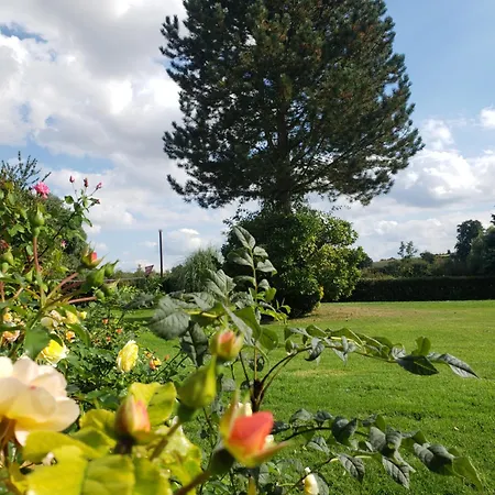 Prázdninový dům Les 2 Chaumieres Avec Piscine Epinay